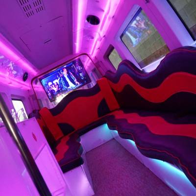 MiniDiscoBus Negro en Barcelona | Todo Limusinas Barcelona | Alquiler Limusinas MiniDiscoBus Negro en Barcelona | Todo Limusinas Barcelona | Alquiler Limusinas