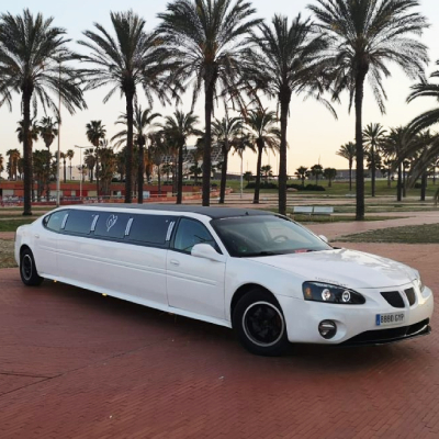 Pontiac Blanca en Barcelona | Todo Limusinas Barcelona | Alquiler Limusinas Pontiac Blanca en Barcelona | Todo Limusinas Barcelona | Alquiler Limusinas