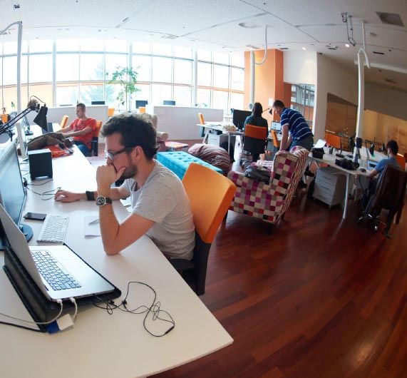 Todo Limusinas Barcelona | Nuestro equipo | Más de 9 años en el sector del ocio Todo Limusinas Barcelona | Nuestro equipo | Más de 9 años en el sector del ocio